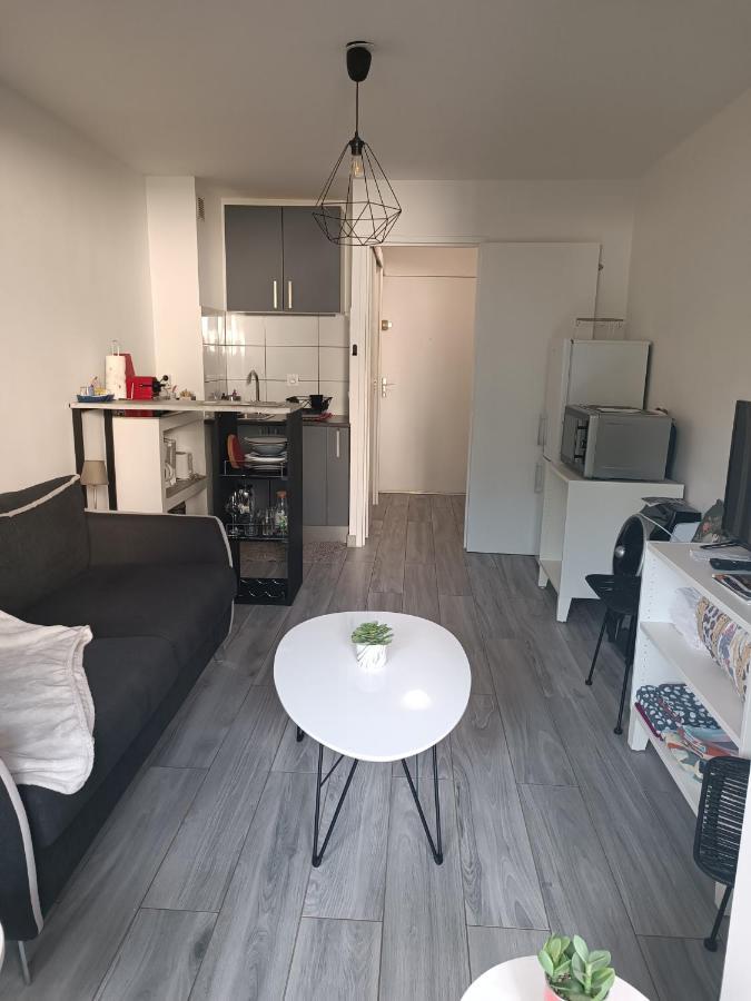 Joli Studio Res Au Calme En Rez De Jardin A Bandol. Exteriör bild