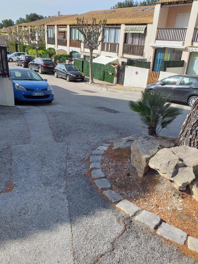 Joli Studio Res Au Calme En Rez De Jardin A Bandol. Exteriör bild